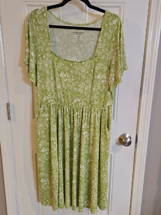 torrid Dresses & Skirts - torrid Green & White Floral Scoop-Neck Midi Dress